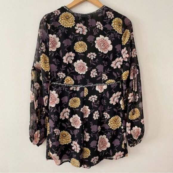 Forever 21 Black Floral V-neck Romper- Size Small (bin 1E) - Picture 5 of 5